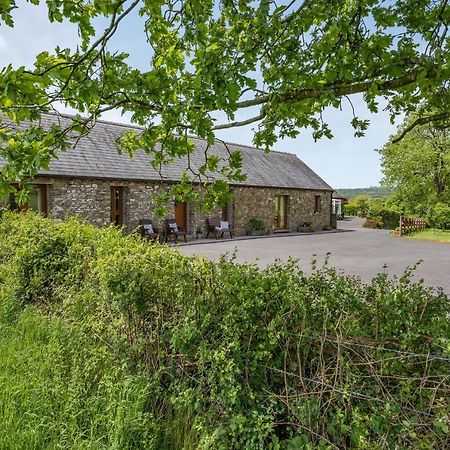 Ysgubor Hir Villa Llanedy Екстериор снимка