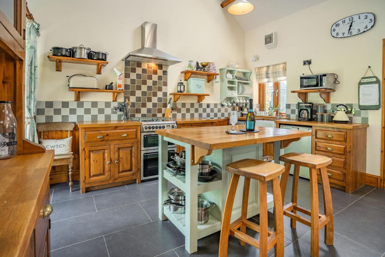 Ysgubor Hir Villa Llanedy Екстериор снимка