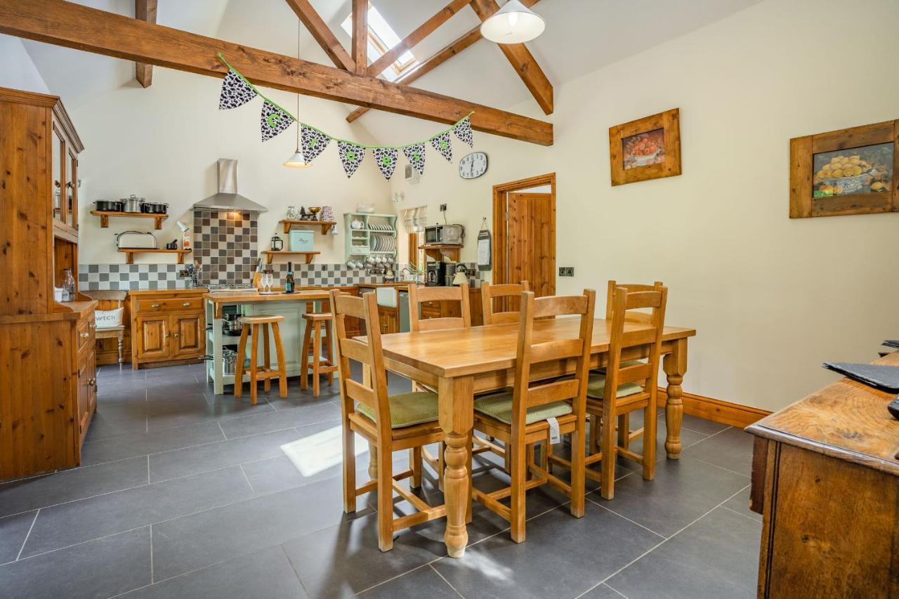 Ysgubor Hir Villa Llanedy Екстериор снимка