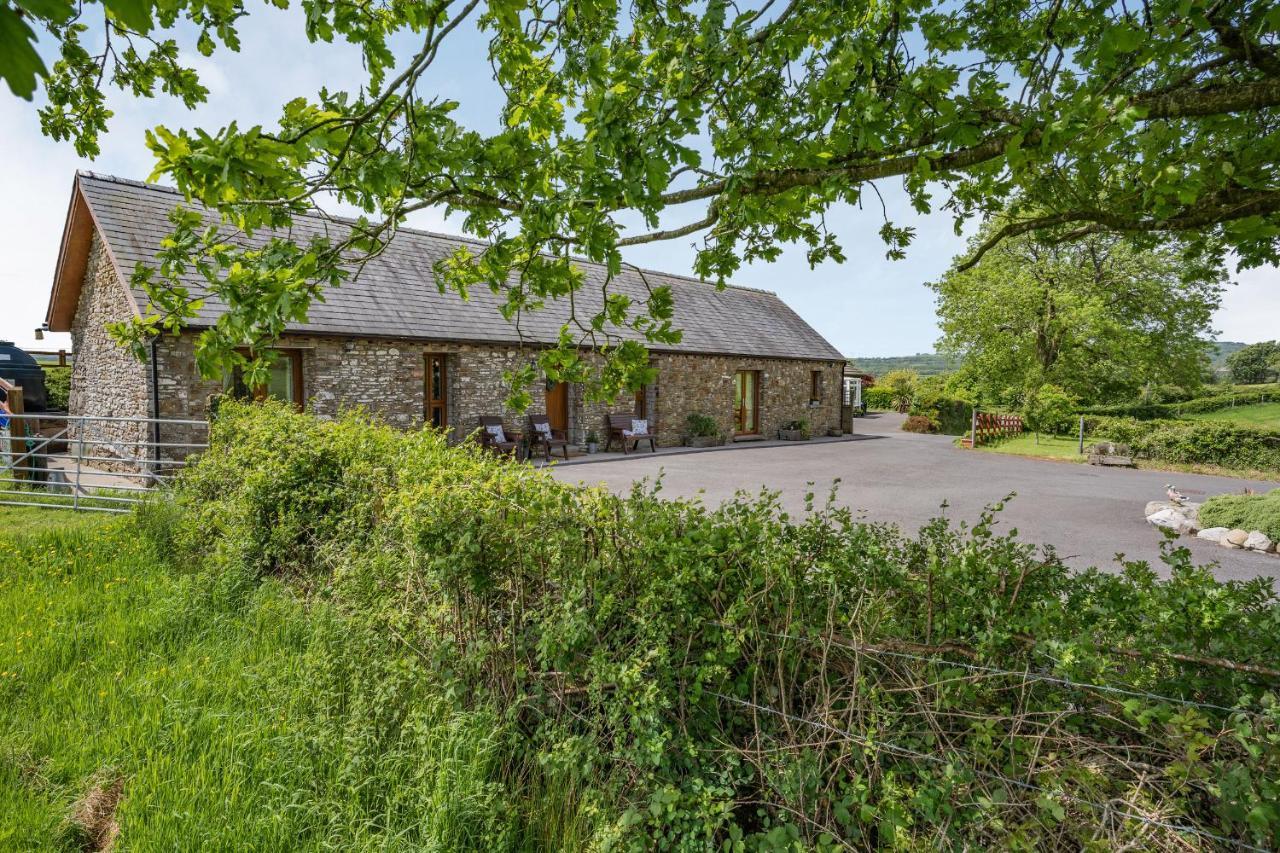 Ysgubor Hir Villa Llanedy Екстериор снимка
