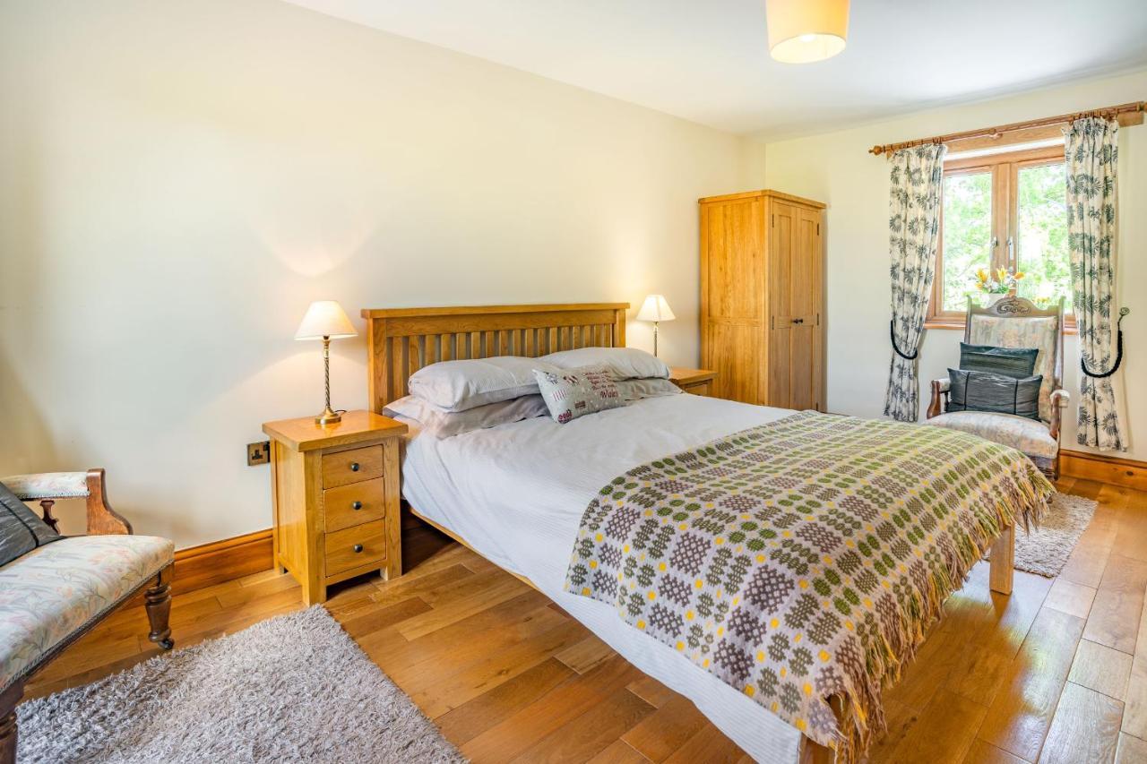 Ysgubor Hir Villa Llanedy Екстериор снимка