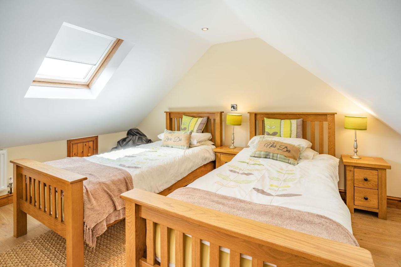Ysgubor Hir Villa Llanedy Екстериор снимка